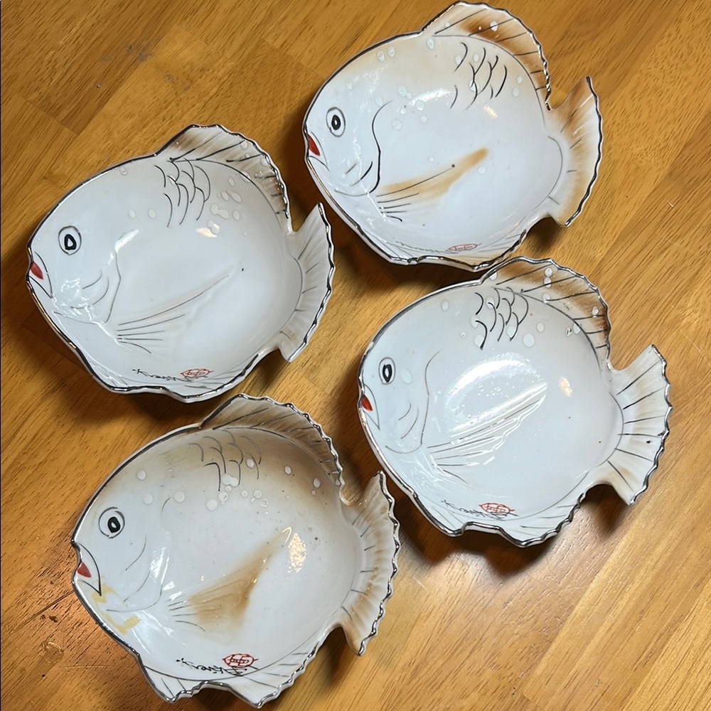 Vintage hand painted Asian style Ceramic Fish Shaped Bowls set of 4